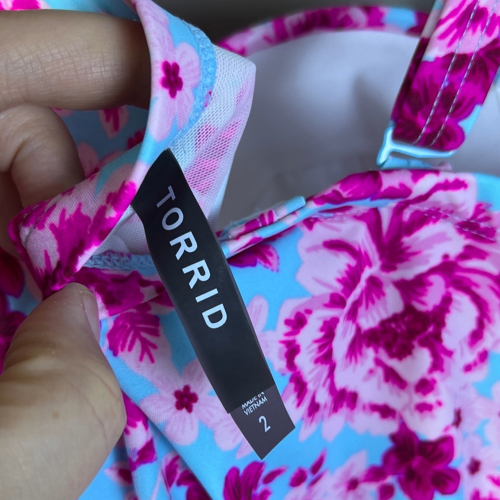 Torrid Tankini Top Womens Size 2 2X Blue Pink Floral Peplum Underwire Swimwear - Picture 4 of 4